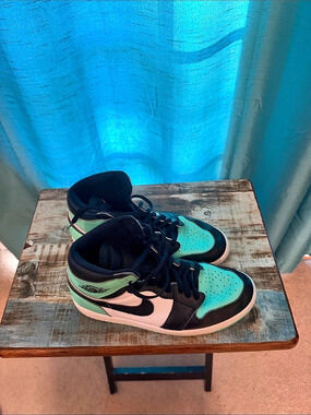 Nike High Top Sneakers in Green & Black